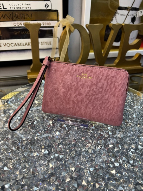 Coach Handbags - Coach Corner Zip Wristlet in crossgrain leather EUC